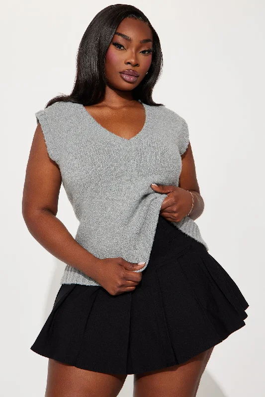 Top Scholar Sweater Vest - Grey