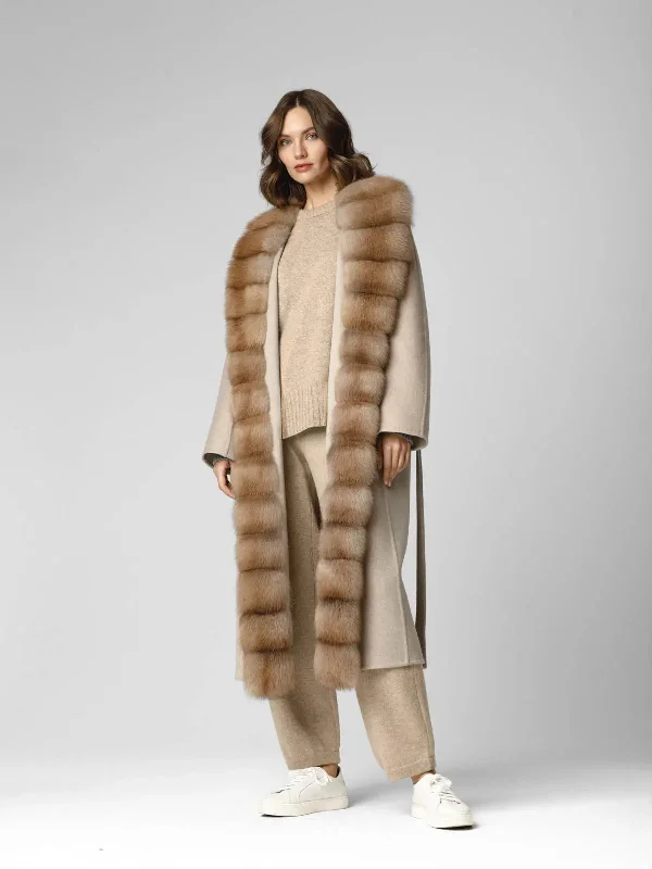 Cashmere coat with marten fur collar