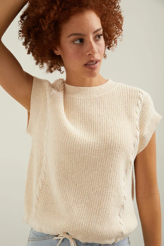 Sleeveless cable knit sweater