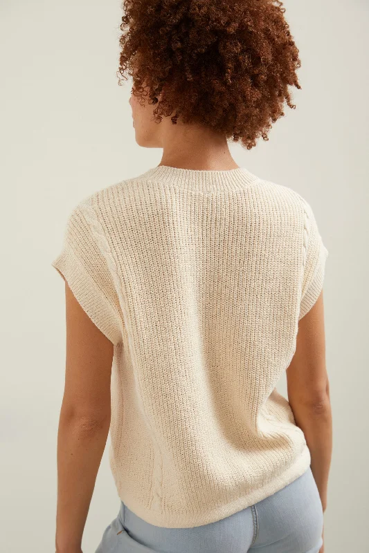 Sleeveless cable knit sweater