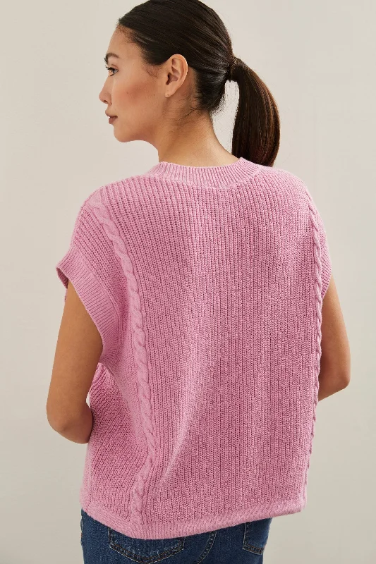 Sleeveless cable knit sweater